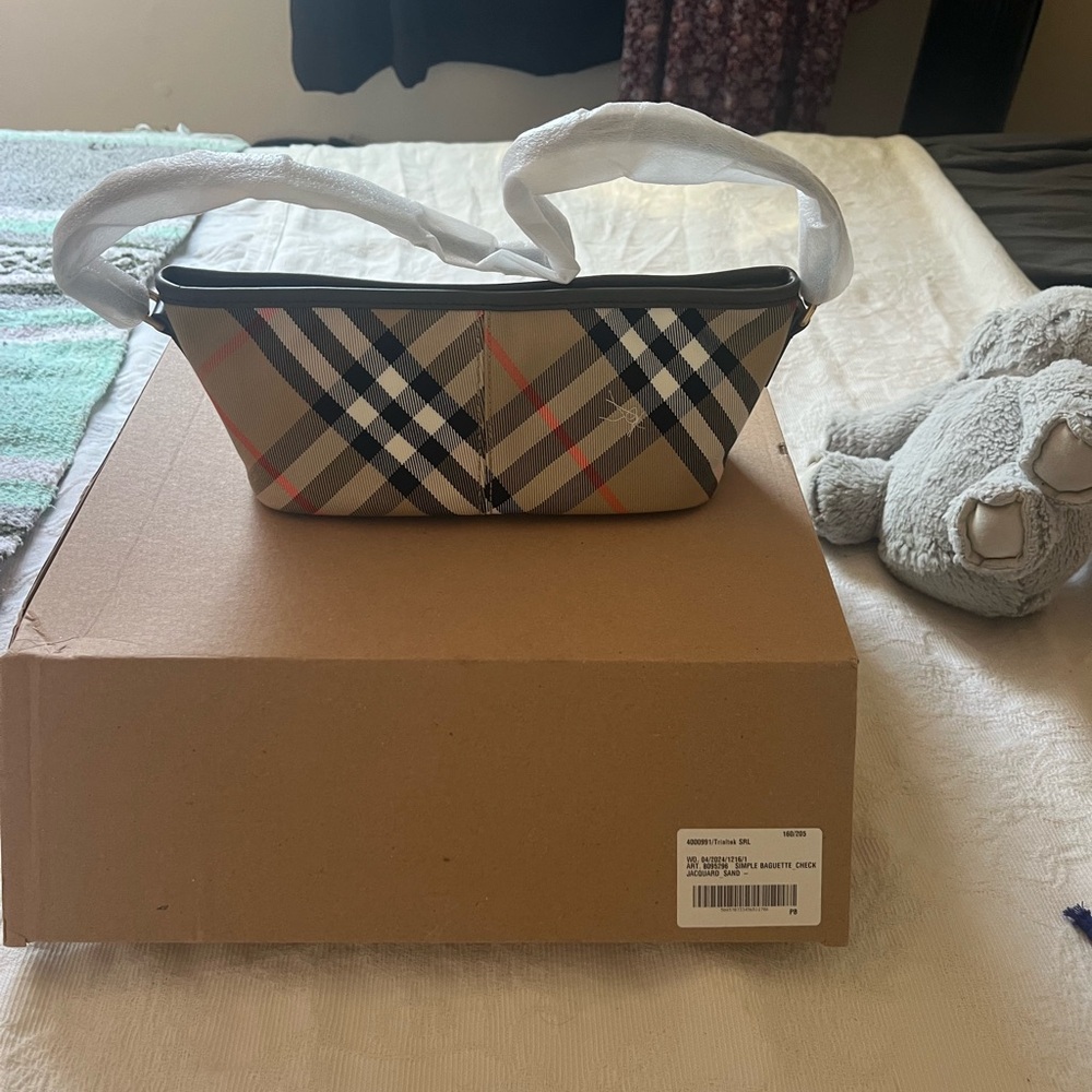 Burberry simple baguette - Picture 2 of 8